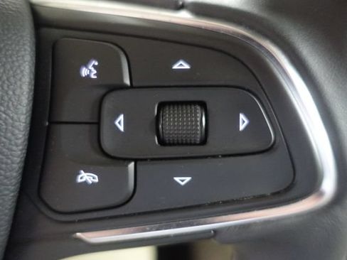 Used 2023 Buick Envision Essence AWD/4WD image 13