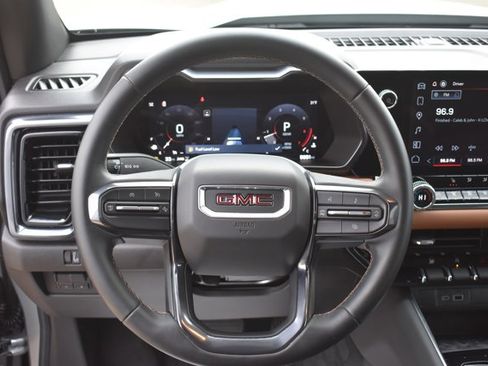 Used 2025 GMC Canyon AT4 image 18