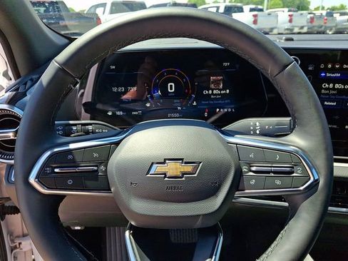 Used 2025 Chevrolet Equinox LT AWD/4WD image 19