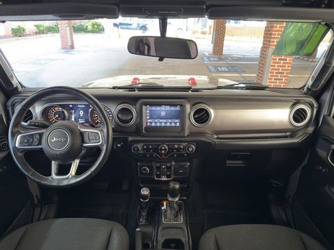 Used 2019 Jeep Wrangler Unlimited Sahara w/ Cold Weather Group image 26