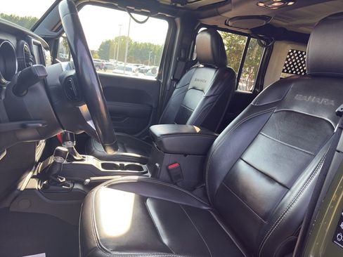 Used 2021 Jeep Wrangler Unlimited Sahara w/ Cold Weather Group AWD/4WD image 11