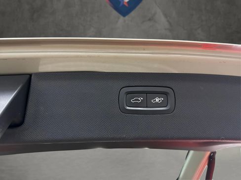 Used 2016 Volvo XC90 T6 Momentum w/ Momentum Plus Package AWD/4WD image 42
