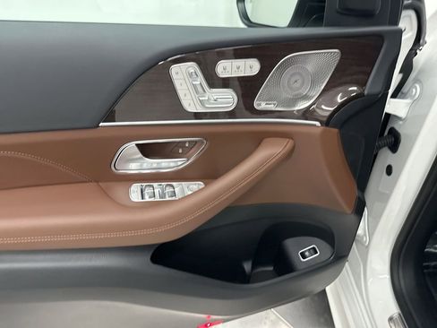 Used 2026 Mercedes-Benz GLS 450 4MATIC image 11
