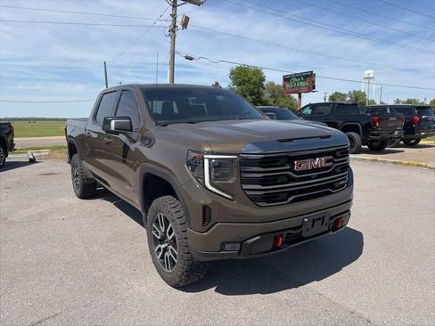 Used 2023 GMC Sierra 1500 AT4 w/ Technology Package AWD/4WD image 8