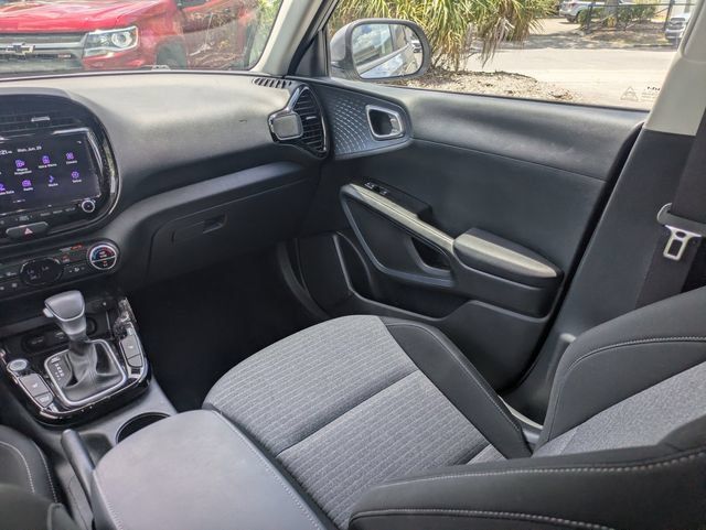 Used 2024 Kia Soul EX w/ Option Group 015 FWD image 16