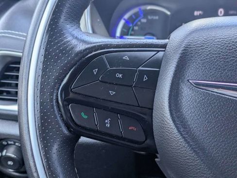 Used 2020 Chrysler Pacifica Limited w/ Advanced Safetytec Group FWD image 24