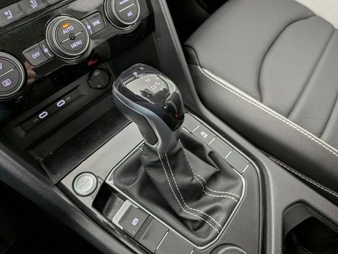 Used 2022 Volkswagen Taos SEL w/ Panoramic Sunroof Package image 18