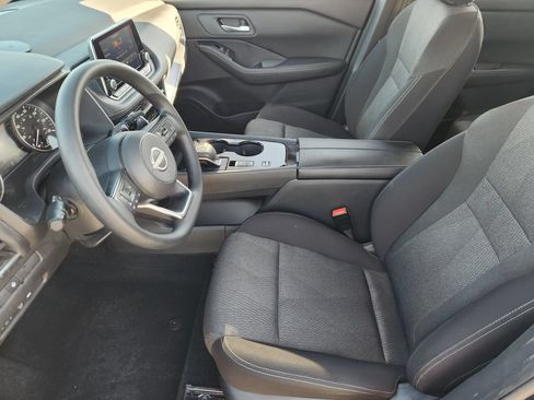 Used 2024 Nissan Rogue SV FWD image 9