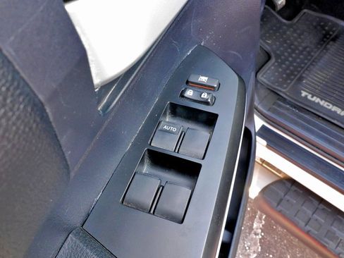 Used 2016 Toyota Tundra SR5 image 18