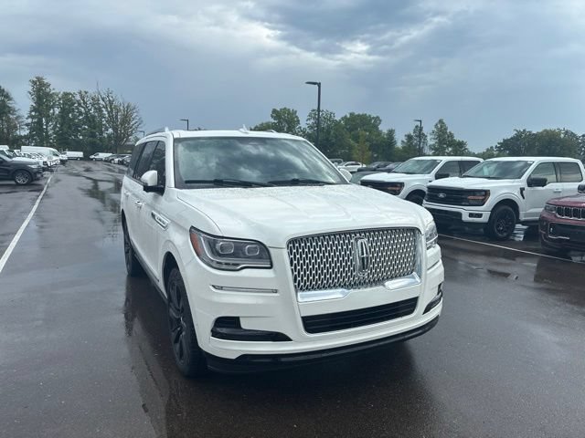 Used 2024 Lincoln Navigator Reserve AWD/4WD image 8