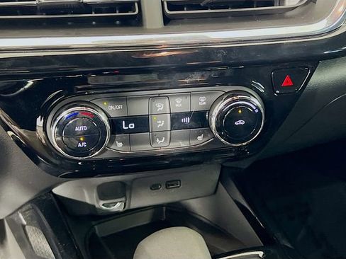 Used 2024 Chevrolet Trax RS w/ Sunroof Package image 13