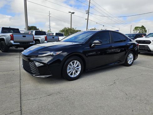 Certified 2025 Toyota Camry LE image 3