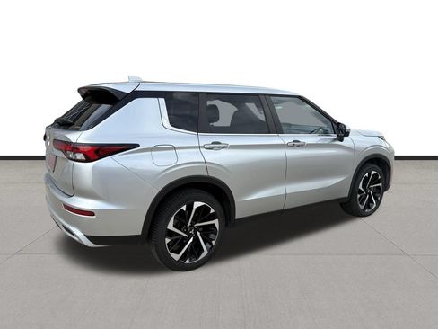 Used 2024 Mitsubishi Outlander AWD image 5