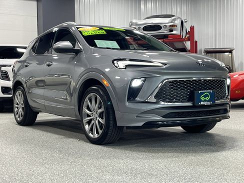 Used 2025 Buick Encore GX Avenir w/ Avenir Technology Package image 6