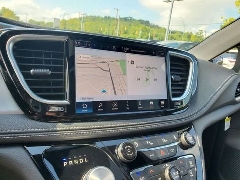 New 2026 Chrysler Pacifica Limited w/ S Appearance Package image 10