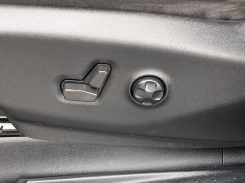 Used 2021 Chrysler Pacifica Touring AWD/4WD image 13