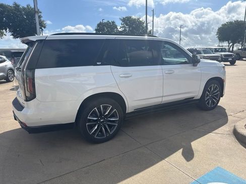 Used 2023 Cadillac Escalade Sport Platinum w/ LPO, Floor Liner Package AWD/4WD image 4
