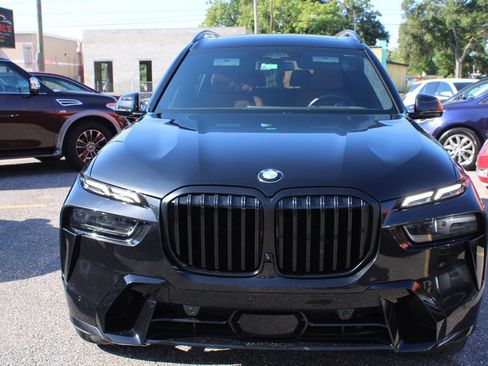 Used 2025 BMW X7 xDrive40i w/ M Sport Package AWD/4WD image 6