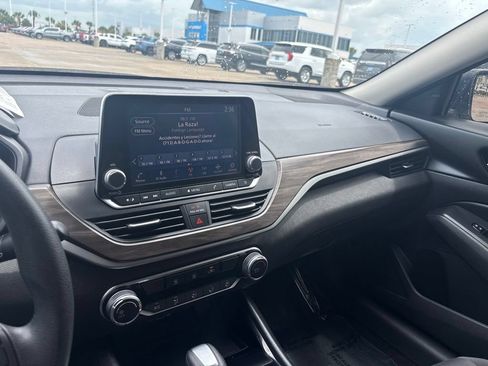 Used 2024 Nissan Altima 2.5 SV AWD/4WD image 21