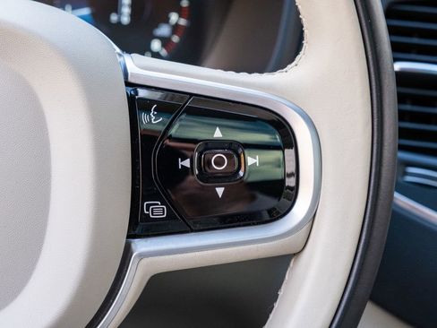 Used 2021 Volvo XC90 T6 Momentum w/ Climate Package image 24