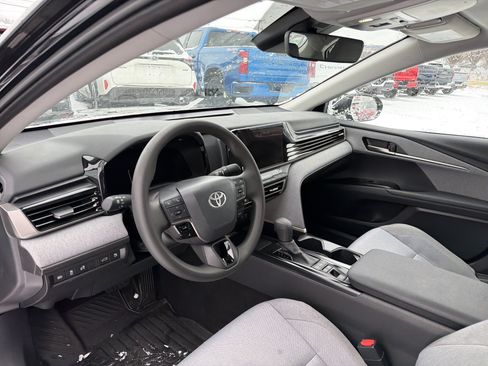 Used 2025 Toyota Camry LE image 8