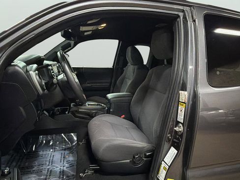 Used 2017 Toyota Tacoma TRD Sport w/ Tow Package (A/T) image 23