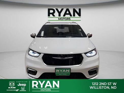 New 2026 Chrysler Pacifica Pinnacle image 4