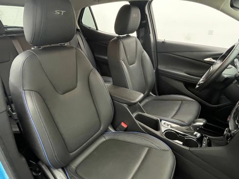 Used 2025 Buick Encore GX Sport Touring w/ Advanced Technology Package FWD image 30