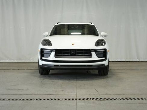 Certified 2025 Porsche Macan image 10