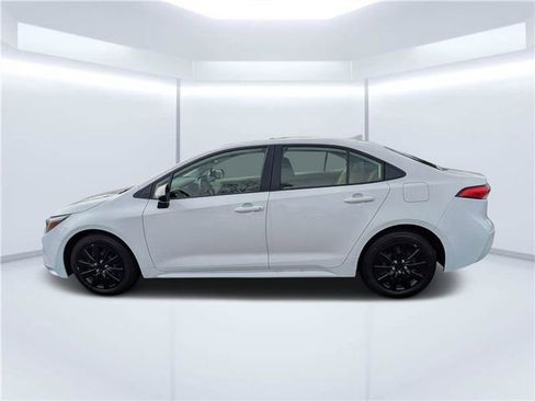 Used 2025 Toyota Corolla LE FWD image 6