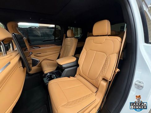 Used 2025 Jeep Grand Cherokee L Summit AWD/4WD image 29