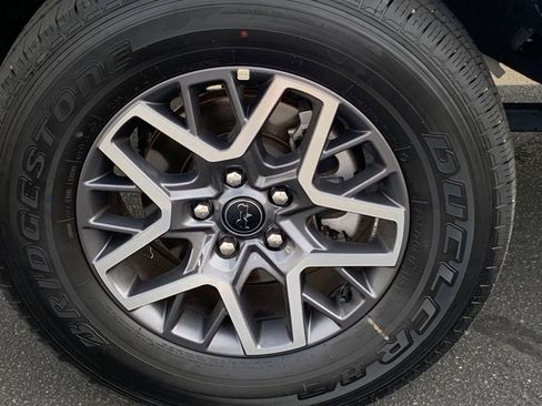 Used 2025 Jeep Wrangler Sahara image 29