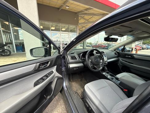 Used 2018 Subaru Outback 2.5i Premium AWD/4WD image 24
