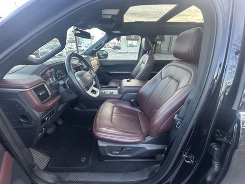 Used 2024 Ford Expedition Limited image 9