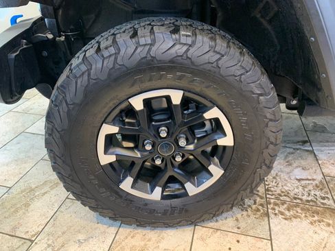 Used 2024 Jeep Wrangler Unlimited Rubicon 4xe w/ Convenience Group AWD/4WD image 11