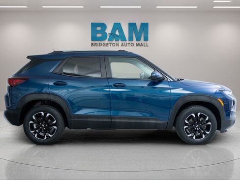 Used 2021 Chevrolet TrailBlazer LT w/ Premium Seating Package AWD/4WD image 8