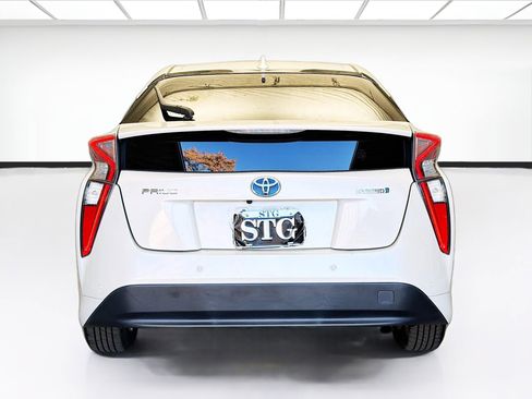 Used 2018 Toyota Prius Two image 5
