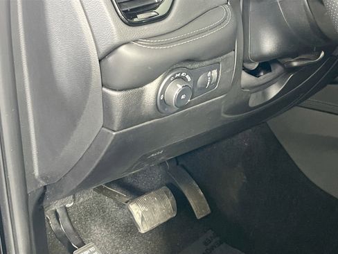 Used 2022 Dodge Durango SXT w/ Anodized Platinum Package image 10