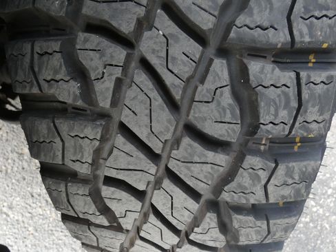 Certified 2024 GMC Sierra 1500 AT4 w/ Technology Package image 9