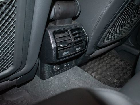 Used 2022 Audi Q3 2.0T Premium w/ Convenience Package AWD/4WD image 22