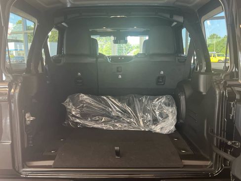 New 2025 Jeep Wrangler Unlimited Rubicon 392 image 41