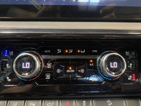 Used 2024 GMC Sierra 2500 AT4 w/ AT4 Premium Plus Package image 26