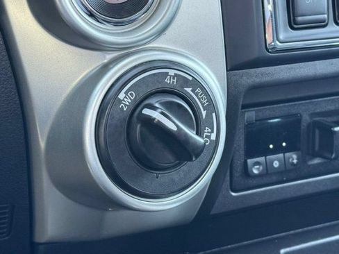 Used 2019 Nissan Titan PRO-4X w/ Pro-4x Convenience Package AWD/4WD image 21