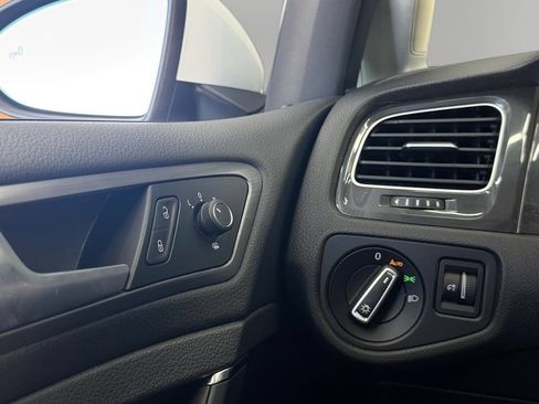 Used 2019 Volkswagen e-Golf SEL Premium FWD image 21
