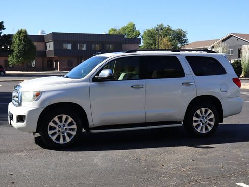 Used 2014 Toyota Sequoia Platinum RWD image 10