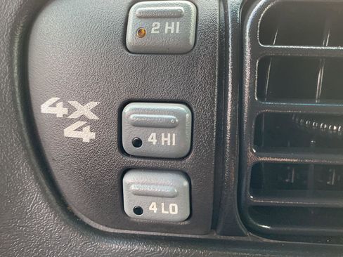 Used 2001 Chevrolet S10 Pickup 4x4 Extended Cab w/ Preferred Equipment Group image 7