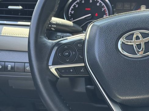 Used 2018 Toyota Camry XLE FWD image 12