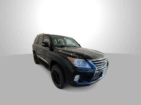 Used 2015 Lexus LX 570 image 2