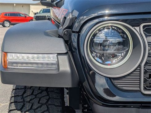 New 2025 Jeep Gladiator Mojave w/ Convenience Group image 10