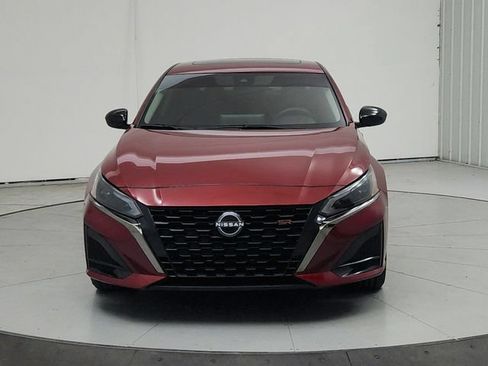 Used 2024 Nissan Altima 2.5 SR w/ SR Premium Package FWD image 3